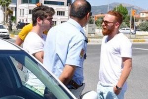 Dur ihtarına uymayan ara&ccedil;tan 'Havu&ccedil;' Furkan Kızılay &ccedil;ıktı...