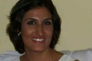 &Uuml;zerine duvar &ccedil;&ouml;ken &ouml;ğretmen yaşam m&uuml;cadelesi veriyor