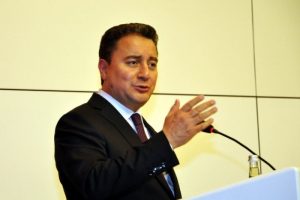 Babacan otomotiv sekt&ouml;r&uuml;ndeki grevleri yorumladı