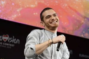 Elnur'a destek mesajı yağıyor...