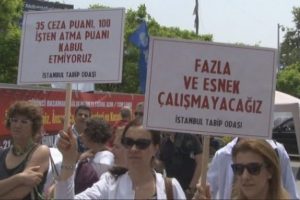 Sağlık &ccedil;alışanları iş bıraktı