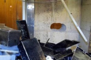Londra'da milyonluk m&uuml;cevherleri 'dedeler' &ccedil;almış