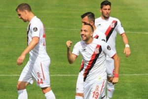 Balıkesirspor'da yaprak d&ouml;k&uuml;m&uuml;