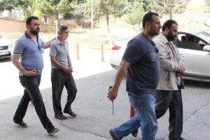 Suriyeliler'in bı&ccedil;aklı kavgası: 1 yaralı, 2 g&ouml;zaltı