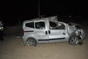 Hafif ticari ara&ccedil; takla attı: 1 &ouml;l&uuml;, 3 yaralı