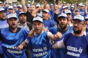 Bursa'da direnen metal iş&ccedil;ilerine Yenişehir'den mesaj var!