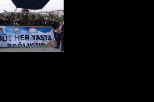 D&uuml;nya S&uuml;t G&uuml;n&uuml;'n&uuml; balonda kutladılar