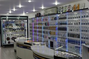 Bursa'da telefoncuyu gasp etti, 4 telefonu kırdı!