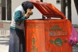 "&Ccedil;&ouml;pten yiyen Suriyeli kadın" yalan &ccedil;ıktı