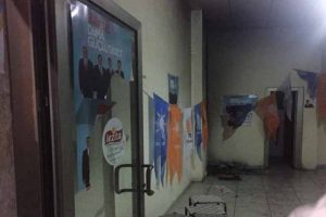AK Parti se&ccedil;im b&uuml;rosu kundaklandı