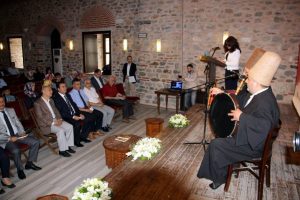 Mevlana Şiir Yarışması'nda dereceye giren &ouml;ğrenciler &ouml;d&uuml;llerini aldı