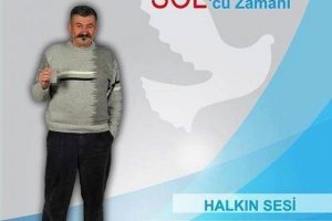 Rakı kadehli se&ccedil;im afişi bastıran aday istifa etti