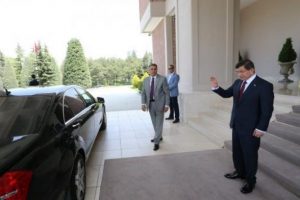 TBMM Başkanı &Ccedil;i&ccedil;ek'ten Başbakan Davutoğlu'na veda ziyareti