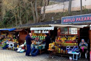 Trilye k&ouml;yl&uuml; pazarına b&uuml;y&uuml;k ilgi