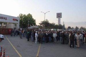 Tofaş'ta direnen emek&ccedil;ilerden sert tepki!