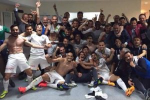 Bursasporlu futbolculardan zafer pozu!