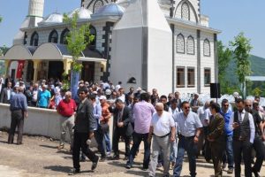 Depremde zarar g&ouml;rm&uuml;şt&uuml; yeniden ibadete a&ccedil;ıldı