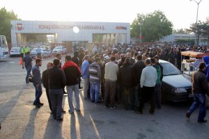 TOFAŞ emek&ccedil;ilerinden tehdide yanıt gecikmedi!