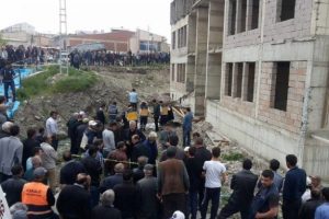 İnşaat iskelesi &ccedil;&ouml;kt&uuml;: 1 &ouml;l&uuml;, 2 yaralı