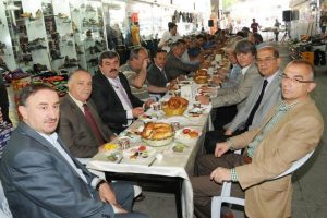 Bursa Mustafakemalpaşa'da Başkan Kurtulan'a esnaftan teşekk&uuml;r