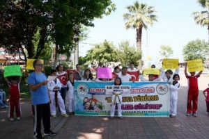 Bursa Mudanya'da minik sporcular, obezite i&ccedil;in y&uuml;r&uuml;d&uuml;