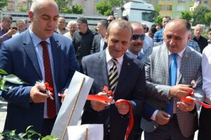 MHP Bursa Milletvekili Adayı Tevfik Top&ccedil;u Bursa'da restoren a&ccedil;ılışındaydı