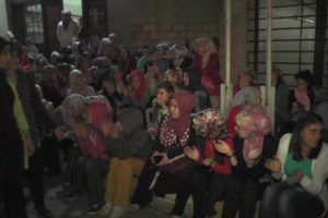 Kız yurdundaki &ouml;ğrenciler, yemekleri protesto etti
