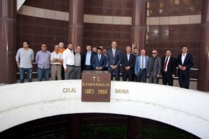Zırhlıoğlu Celal Beyar'ın mezarını ziyaret etti