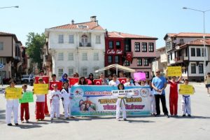 Bursalı minik sporcular obezite i&ccedil;in y&uuml;r&uuml;d&uuml;