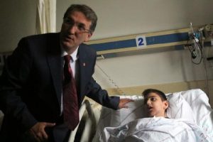 CHP'li milletvekili adayı 12 yaşındaki &ccedil;ocuğun hayatını kurtardı