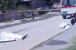 Sokak ortasında aile dehşeti: 2 &ouml;l&uuml;
