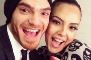 Ebru G&uuml;ndeş Eurovision'u kazanamayan Elnur'a destek oldu...