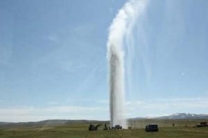 Kuyudan 30 metre termal su &ccedil;ıktı