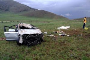 Otomobil takla attı: 2 kişi canından oldu, 1 yaralı