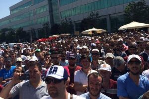 Reno'da karar a&ccedil;ıklandı! "Hak yoksa &uuml;retimde yok! Direnişe devam..."