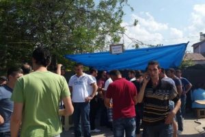 Kocaeli Ford Otosan'da i&ccedil;erdeki iş&ccedil;ilere "izin", direniş&ccedil;ilere "devamsızlık" ihtarı