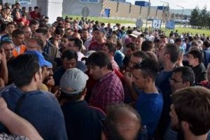 Ford iş&ccedil;ileri de fabrika bah&ccedil;esinden &ccedil;ıktı