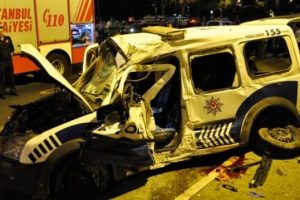 İstanbul'da polis aracı kaza yaptı: 1 şehit, 2 yaralı