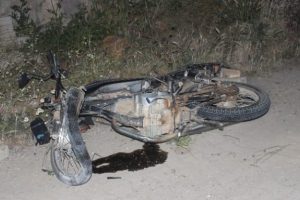 Motosiklet cami duvarına &ccedil;arptı: 1 &ouml;l&uuml;, 2 yaralı