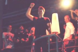 Kıvan&ccedil; Tatlıtuğ Reina'da &uuml;&ccedil;l&uuml; &ccedil;ektirdi...