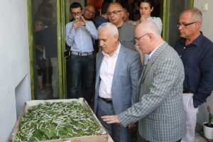 Sanat&ccedil;ı Yağlıdere'den 'İpekb&ouml;ceğinin &Ouml;yk&uuml;s&uuml;'
