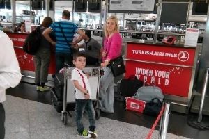 Bursalı Kayra tedavi i&ccedil;in Amerika'ya u&ccedil;tu