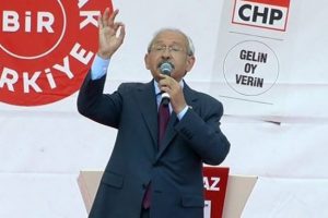CHP'lileri sandığın &uuml;st&uuml;ne oturmaya &ccedil;ağırdı