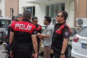3 şahsın bı&ccedil;aklı saldırısına uğradı