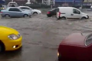 Sağanak Bursa'yı fena vurdu!