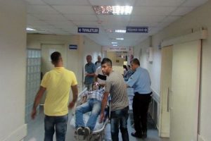 Polis aracı ile otomobil &ccedil;arpıştı : 5 yaralı