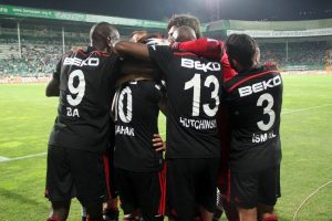 Beşiktaş'ta Demba Ba ve G&ouml;khan T&ouml;re yolcu