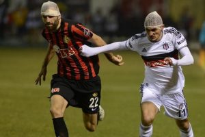 Eskişehirspor Mustafa Yumlu'yu bırakmıyor