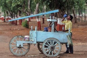 Hindistan'da aşırı sıcaklardan bin 400 kişi &ouml;ld&uuml;