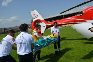 K&uuml;&ccedil;&uuml;k &ccedil;ocuğun imdadına ambulans helikopter yetişti
